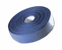 Tuva GAMMA Overgrip Pro Wrap 15 Pack Blue pārklājuma detaļa uz balta fona — ultra plāns, zilā krāsā, ar neslīdošu un mitrumu absorbējošu virsmu