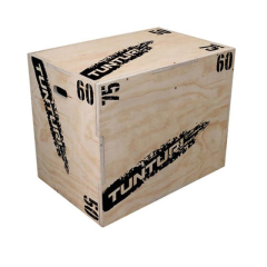 Tunturi PLYO Box 50/60/75 koka vingrošanas kaste ir paredzēta lēcienu un pliometriskajiem treniņiem, izgatavota no 20 mm saplākšņa ar trīs augstuma iespējām vienā kastē; tuvplāna bilde uz balta fona.